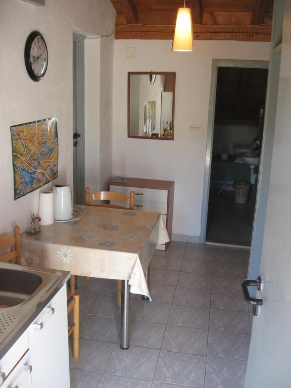 Apartments Darinka Skradin Room photo