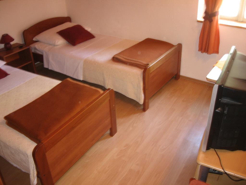 Apartments Darinka Skradin Room photo