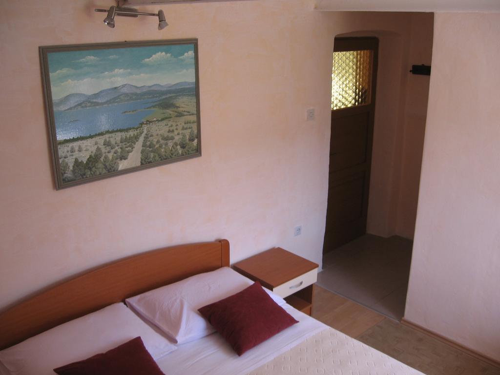 Apartments Darinka Skradin Room photo