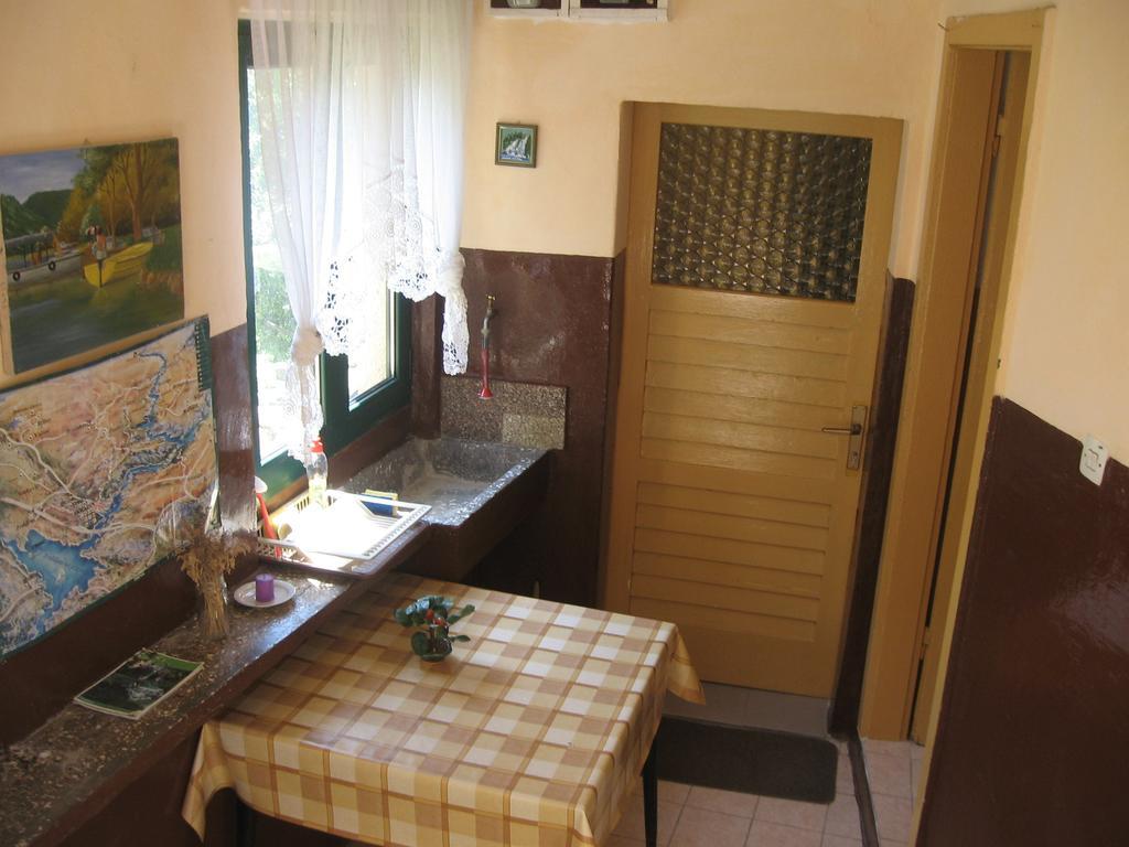 Apartments Darinka Skradin Room photo