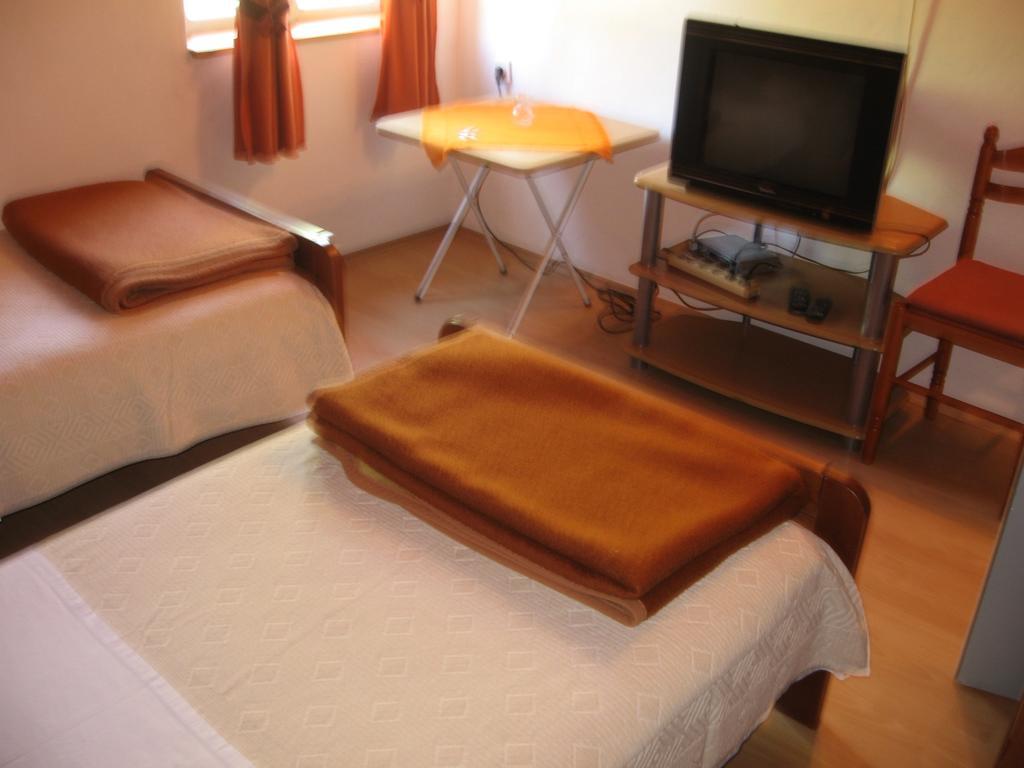 Apartments Darinka Skradin Room photo