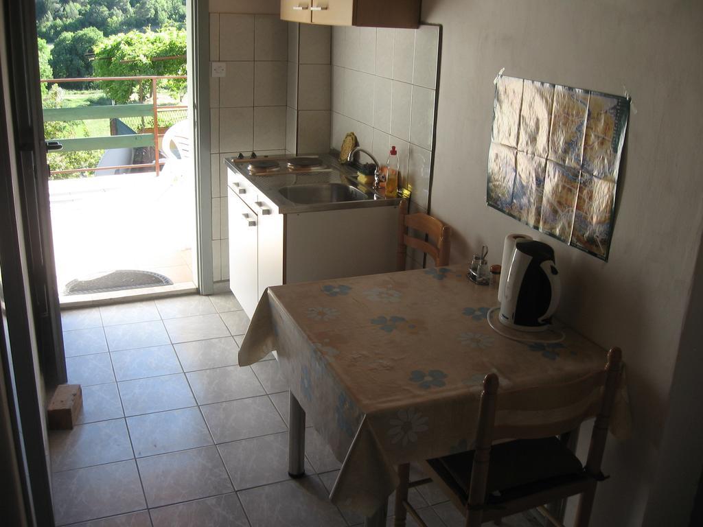 Apartments Darinka Skradin Room photo