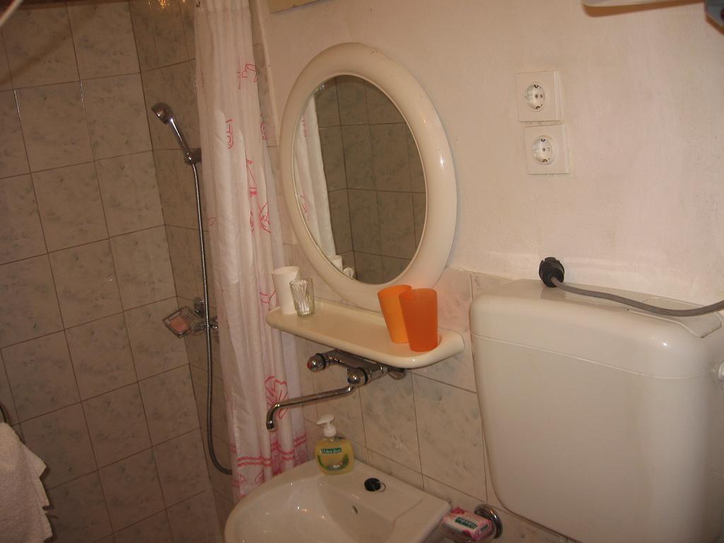 Apartments Darinka Skradin Room photo