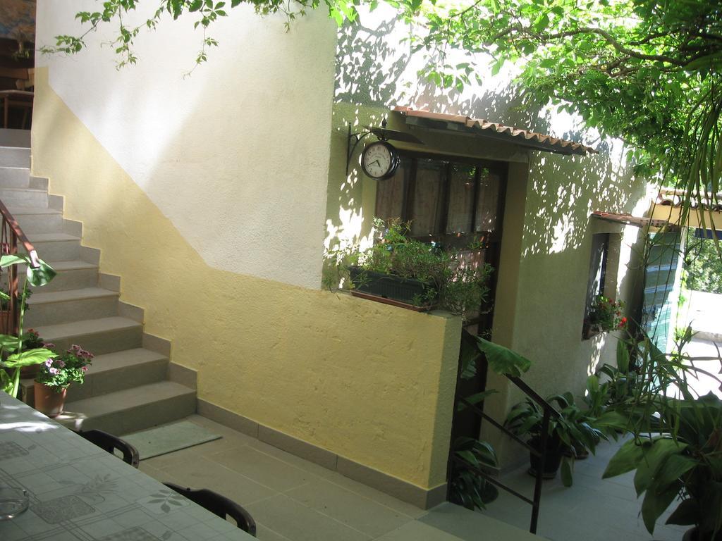 Apartments Darinka Skradin Room photo