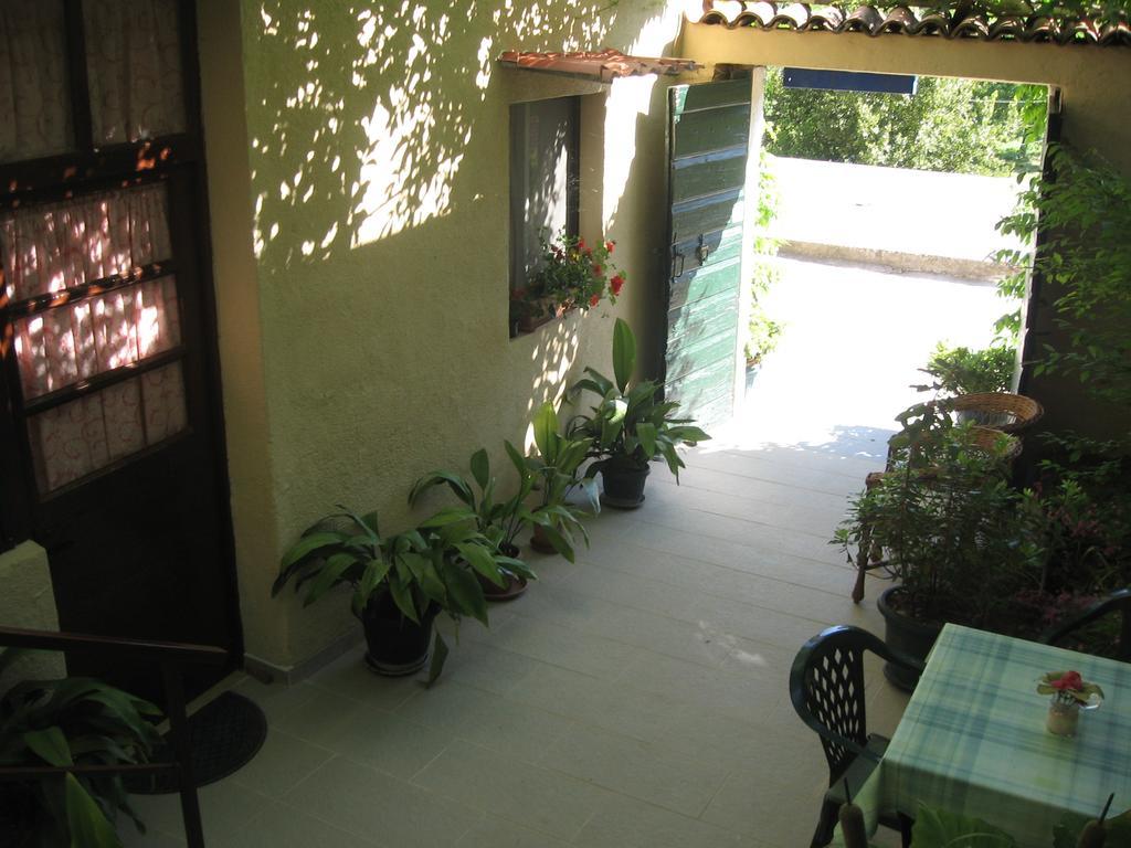 Apartments Darinka Skradin Room photo