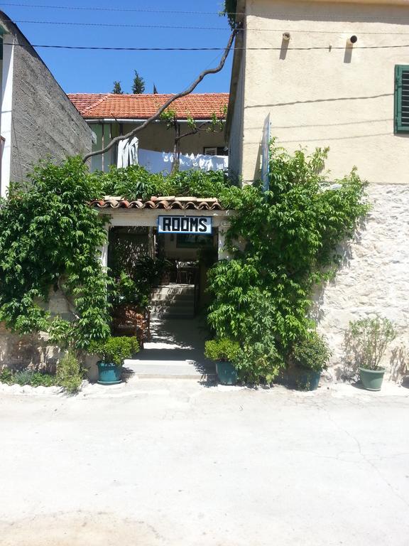 Apartments Darinka Skradin Room photo